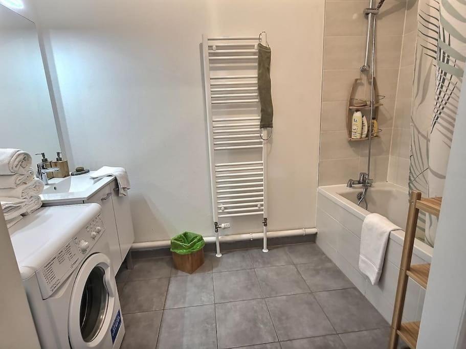 Superbe Appartement Avec 2 Balcons - Vue Sur La Cathedrale Environ 15 Min En Tram Страсбург Екстериор снимка
